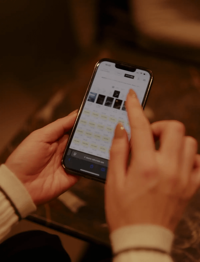 予約カレンダーが表示されたスマホ画面