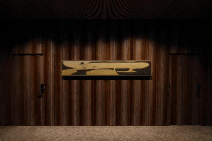 福岡博多プライベートサウナSAUNA SAKURDO 2F エレベーターフロアにある佐々木亮平が描く博多古地図をモチーフにしたアート作品