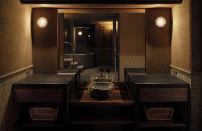 3-D サウナルーム