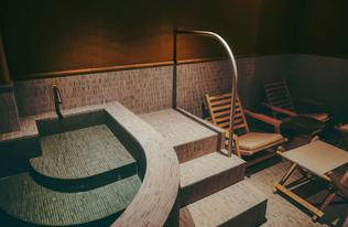 3-D サウナルーム