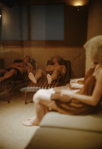 3-F サウナルームで整う人達