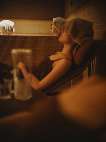 3-F サウナルームで整う人達