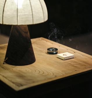 ビル1Fで焚かれるRESCENTの香りがお出迎え