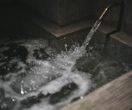 プライベートサウナルーム3-Dで水風呂にかけながさる超軟水